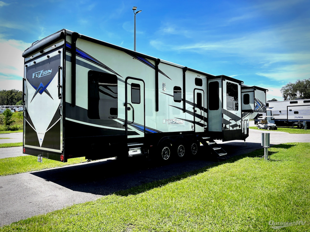 2021 Keystone Fuzion 429 Photo 2
