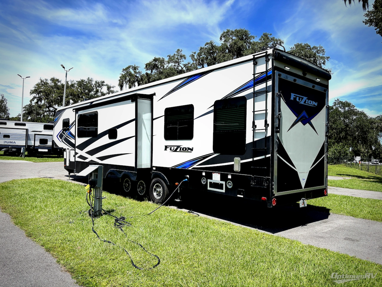 2021 Keystone Fuzion 429 Photo 3