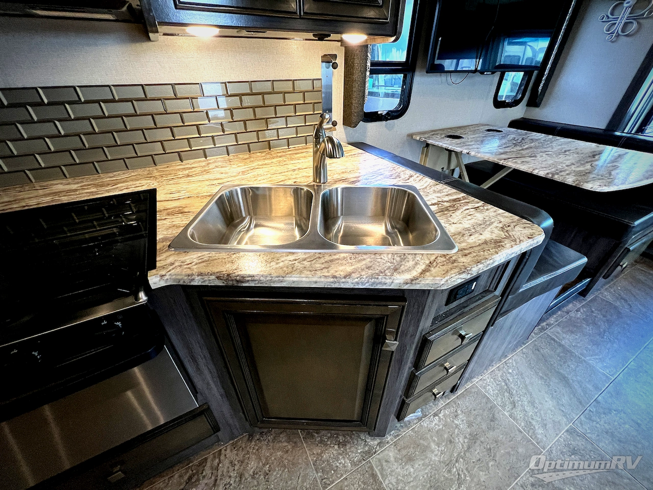 2018 Holiday Rambler Admiral 28A Photo 11