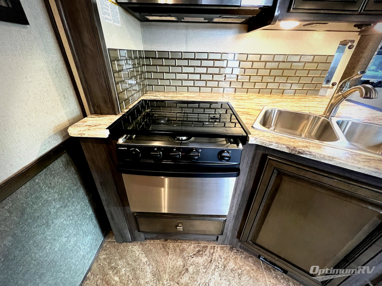 2018 Holiday Rambler Admiral 28A Photo 12