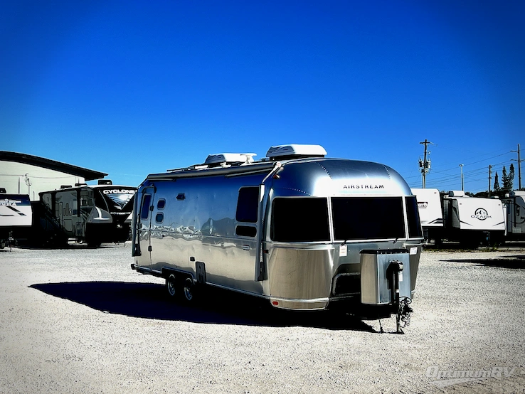 2022 Airstream International 27FB RV Photo 1