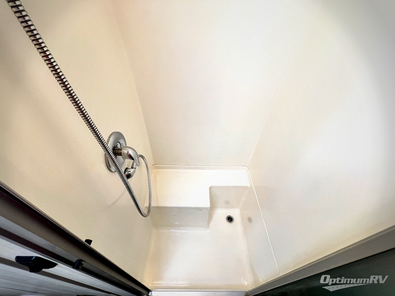 2022 Airstream International 27FB Photo 14