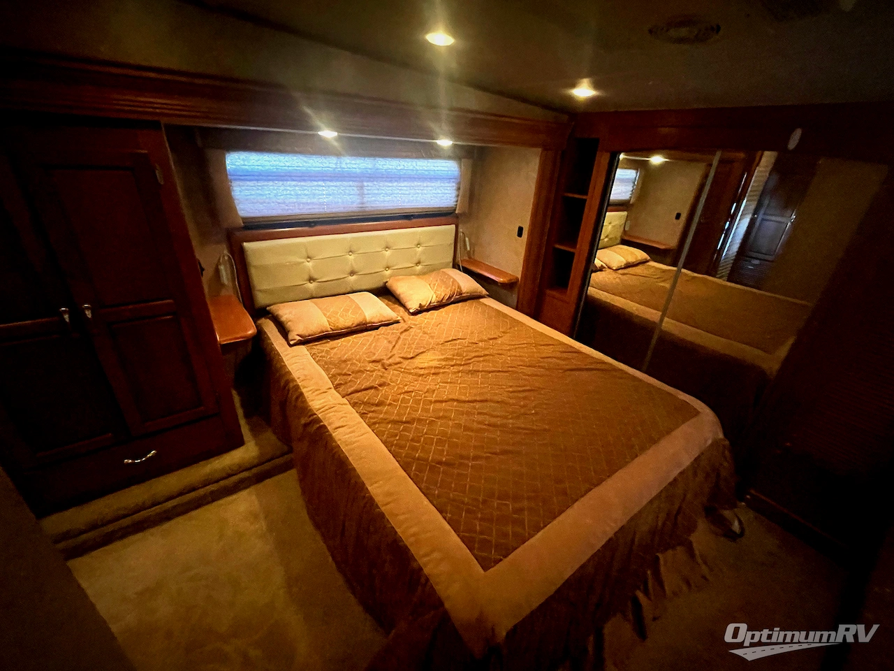 2010 Carriage Cameo 35SB3 Photo 23
