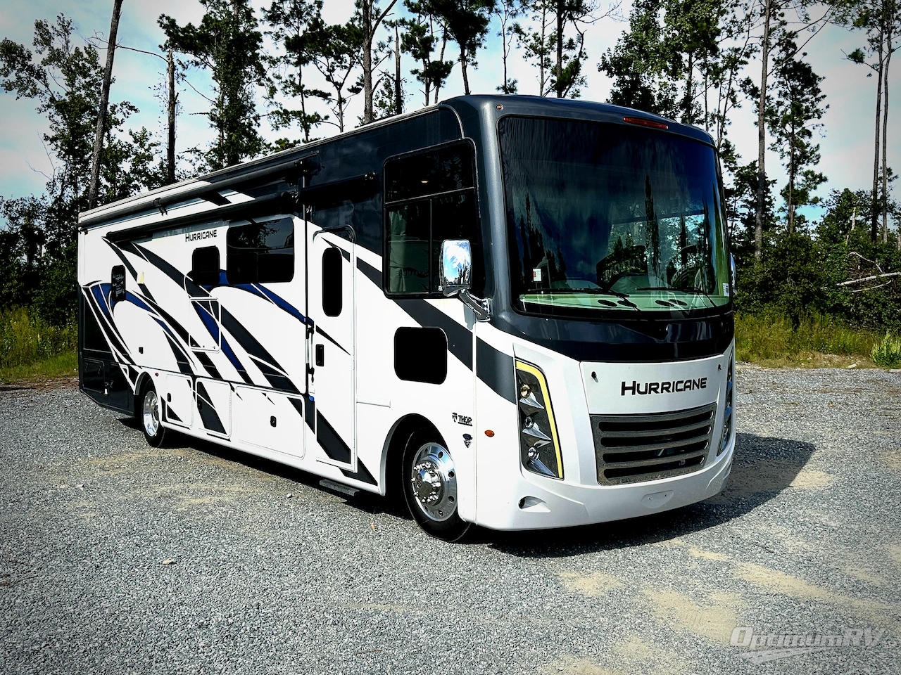 2023 Thor Hurricane 34R Photo 1