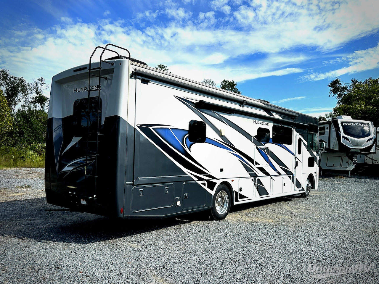 2023 Thor Hurricane 34R Photo 2
