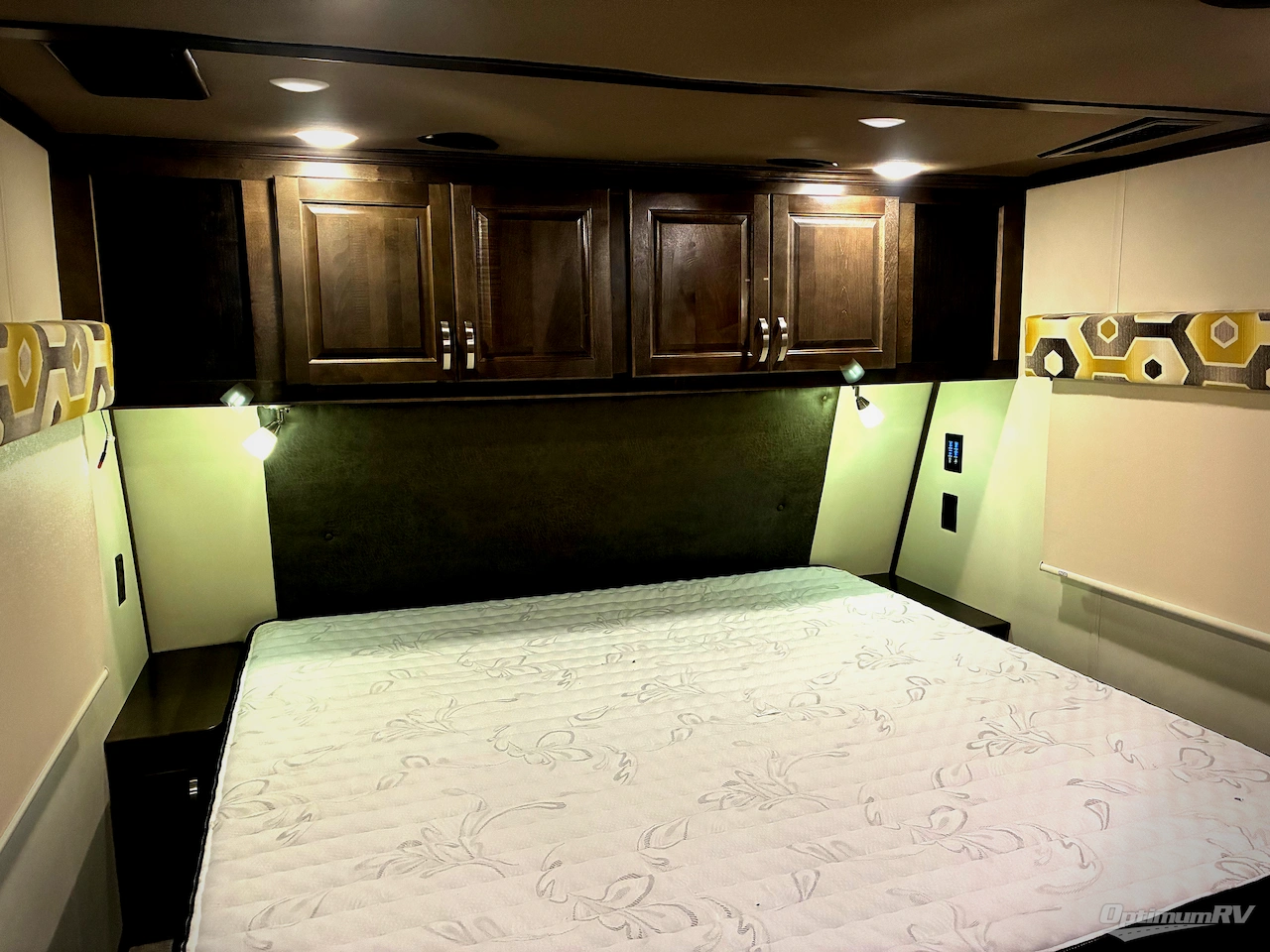 2018 Luxe by the RV Factory Luxe Elite 42RL Photo 20