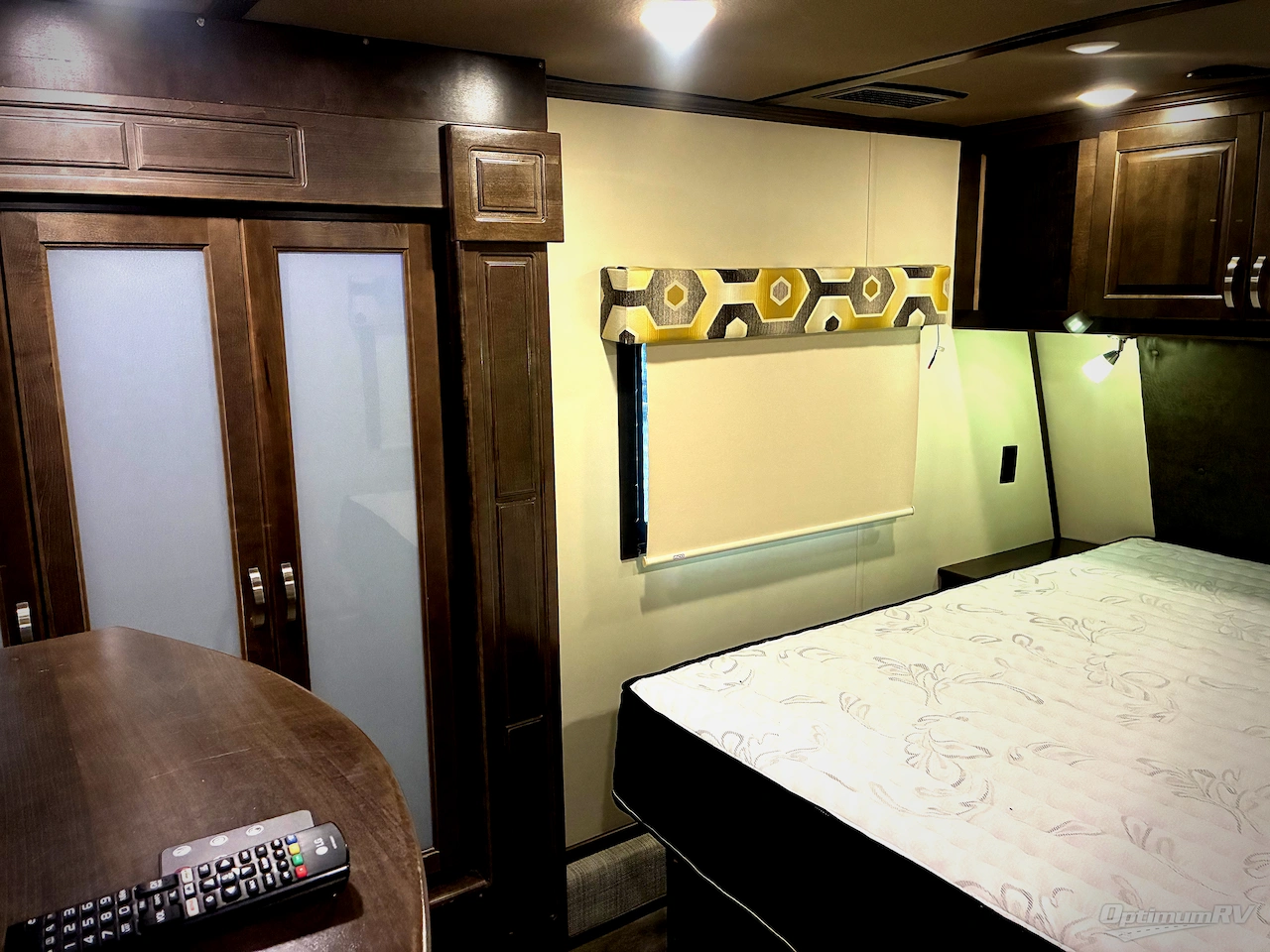 2018 Luxe by the RV Factory Luxe Elite 42RL Photo 19