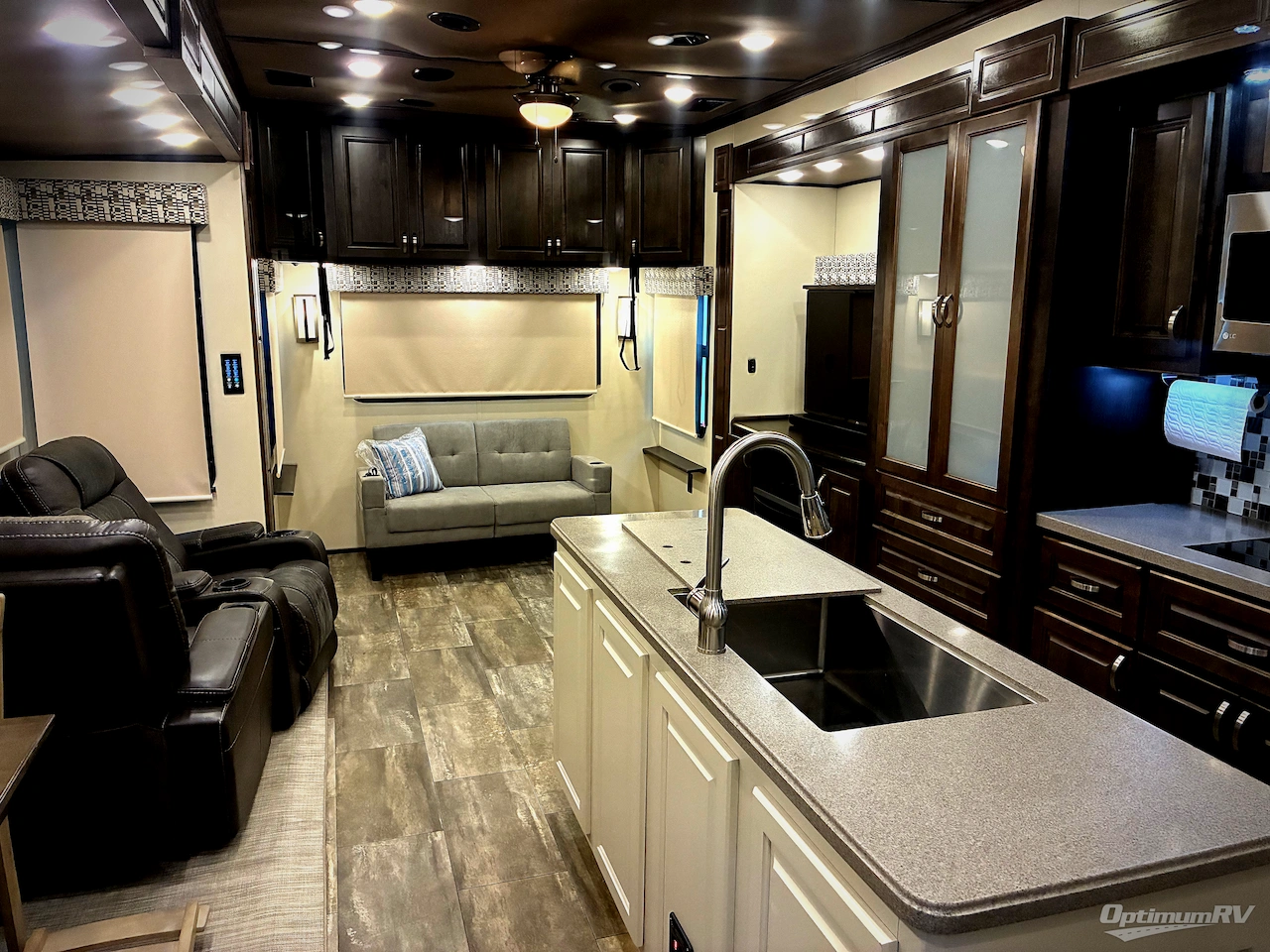 2018 Luxe by the RV Factory Luxe Elite 42RL Photo 7