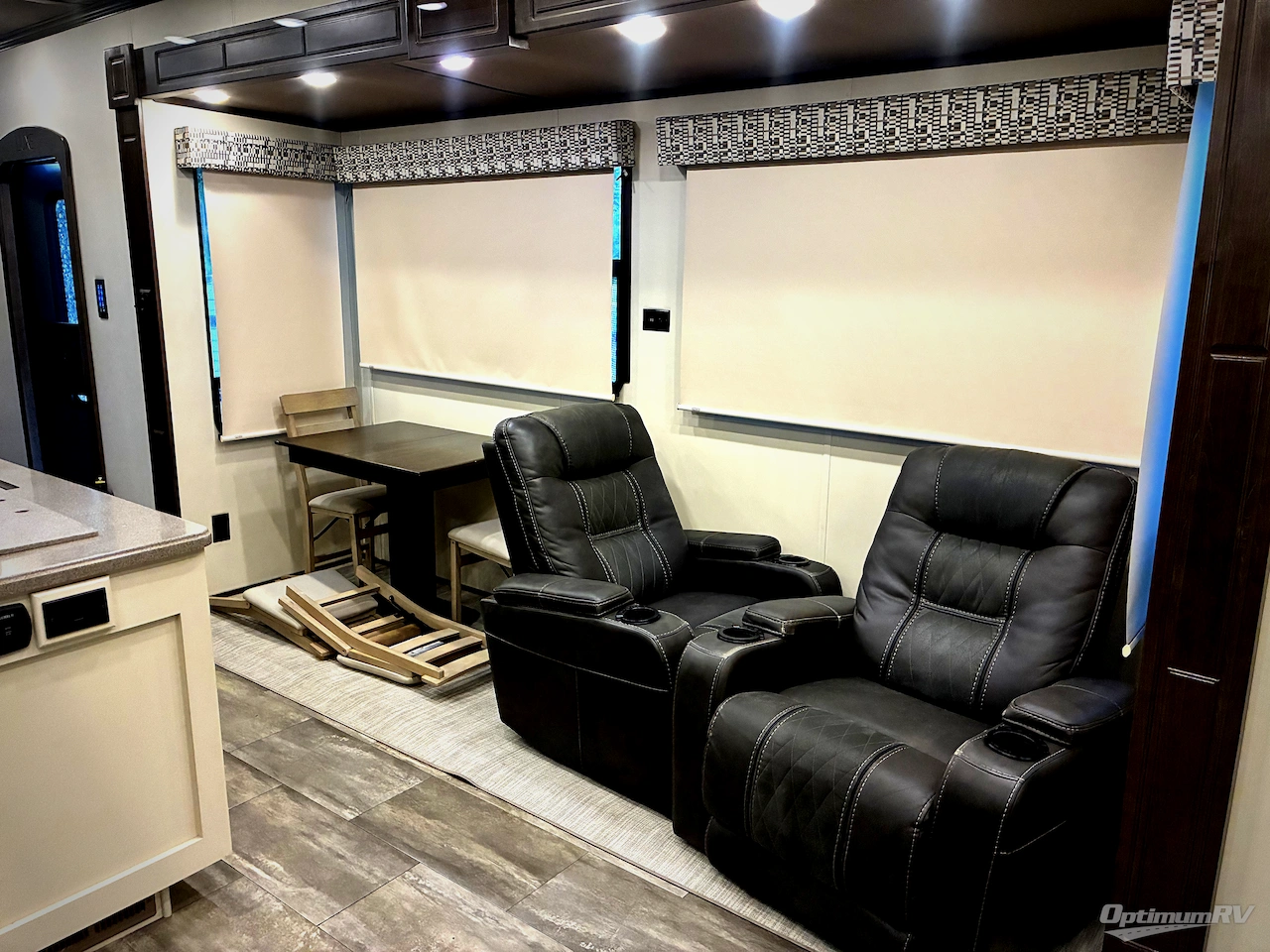 2018 Luxe by the RV Factory Luxe Elite 42RL Photo 15