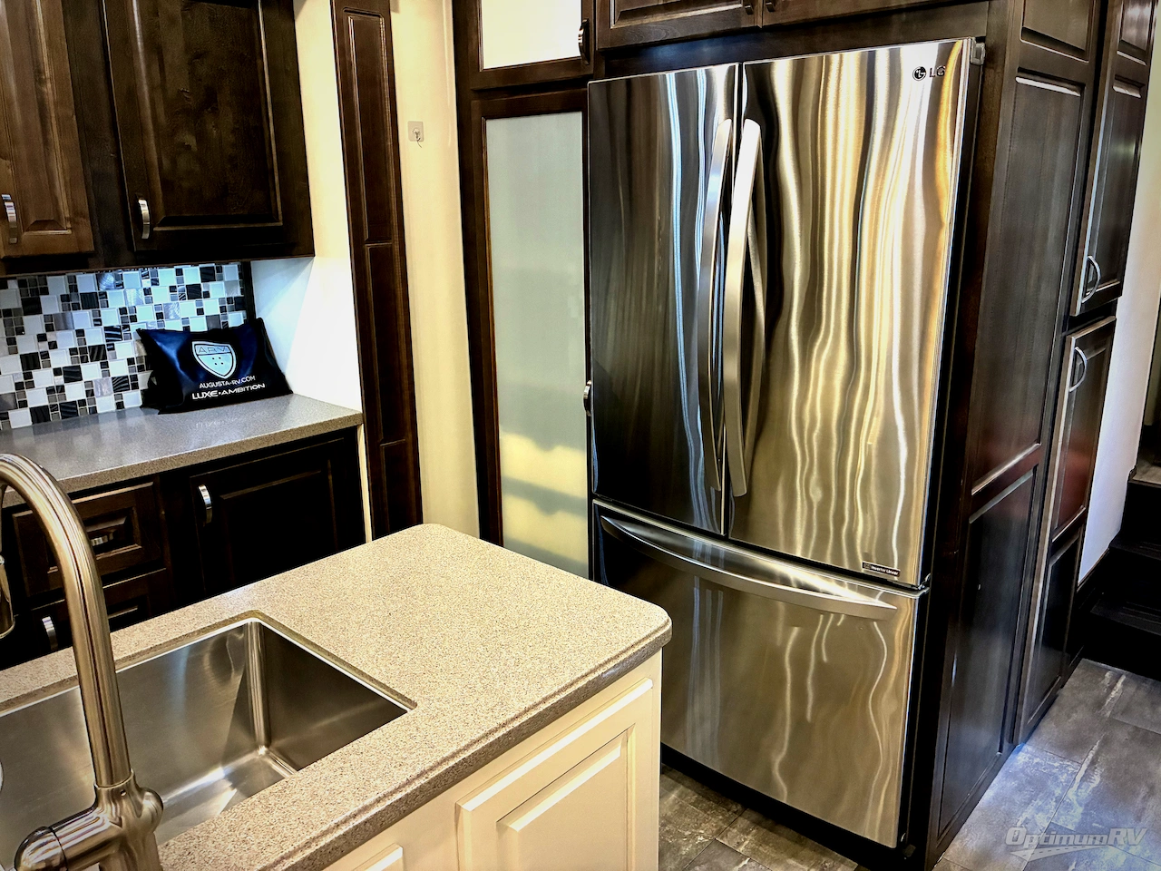 2018 Luxe by the RV Factory Luxe Elite 42RL Photo 13