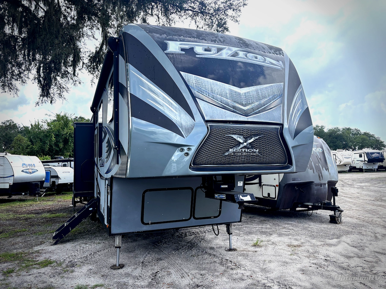 2017 Keystone Fuzion 417 Photo 2