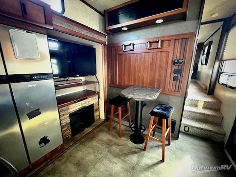 2014 Keystone Fuzion 401 RV Photo 2