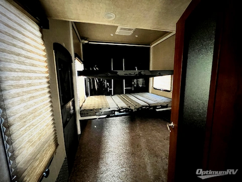 2014 Keystone Fuzion 401 RV Photo 3