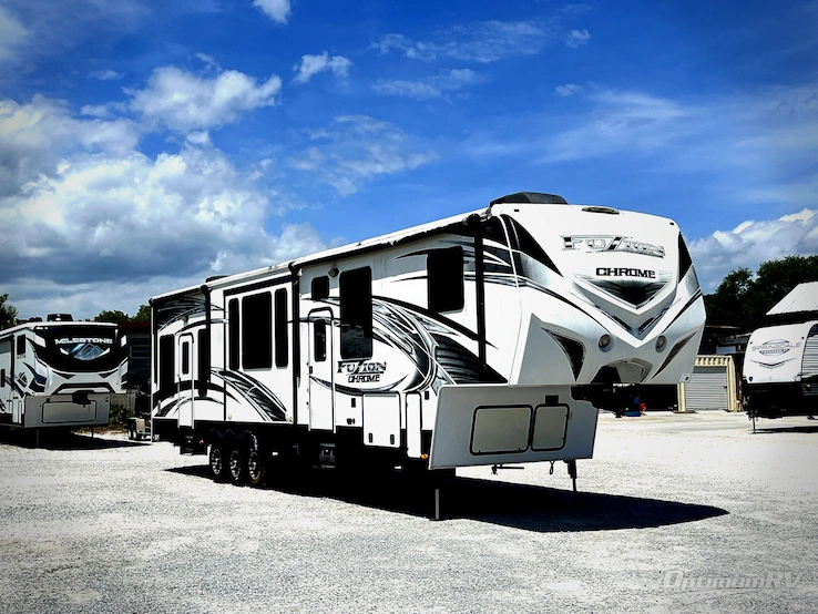 2014 Keystone Fuzion 401 RV Photo 1