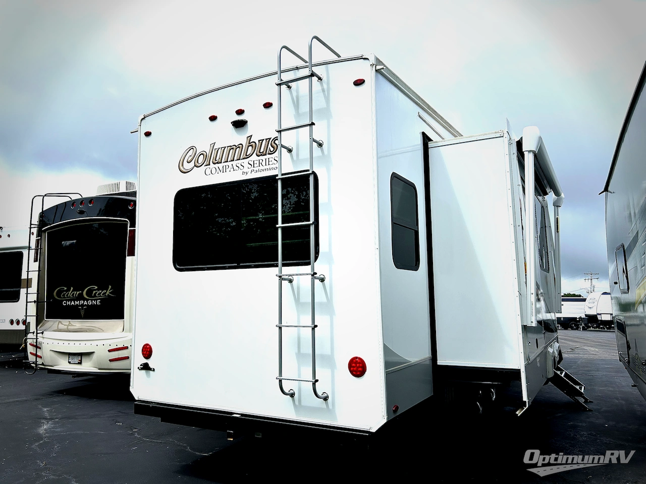 2021 Palomino Columbus Compass 298RLC Photo 3
