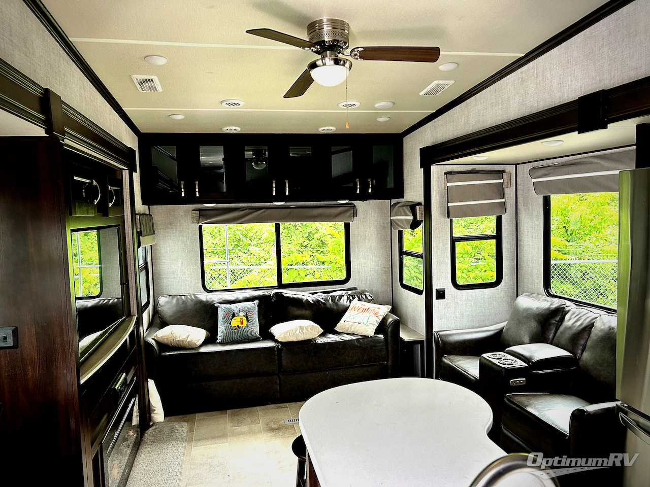 2021 Palomino Columbus Compass 298RLC Photo 4