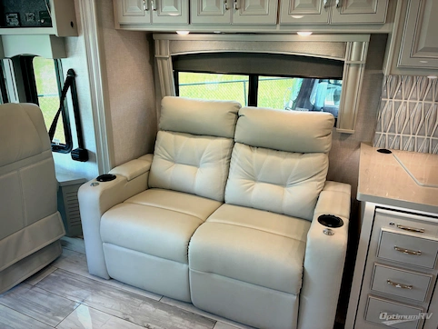 2024 Fleetwood Discovery 38W RV Photo 2