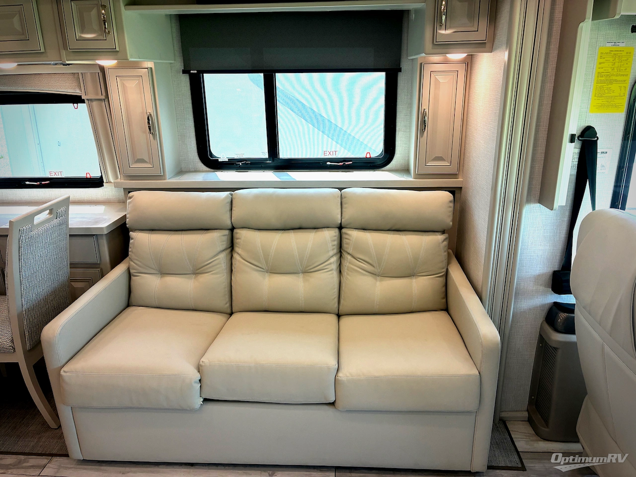 2024 Fleetwood Discovery 38W Photo 7