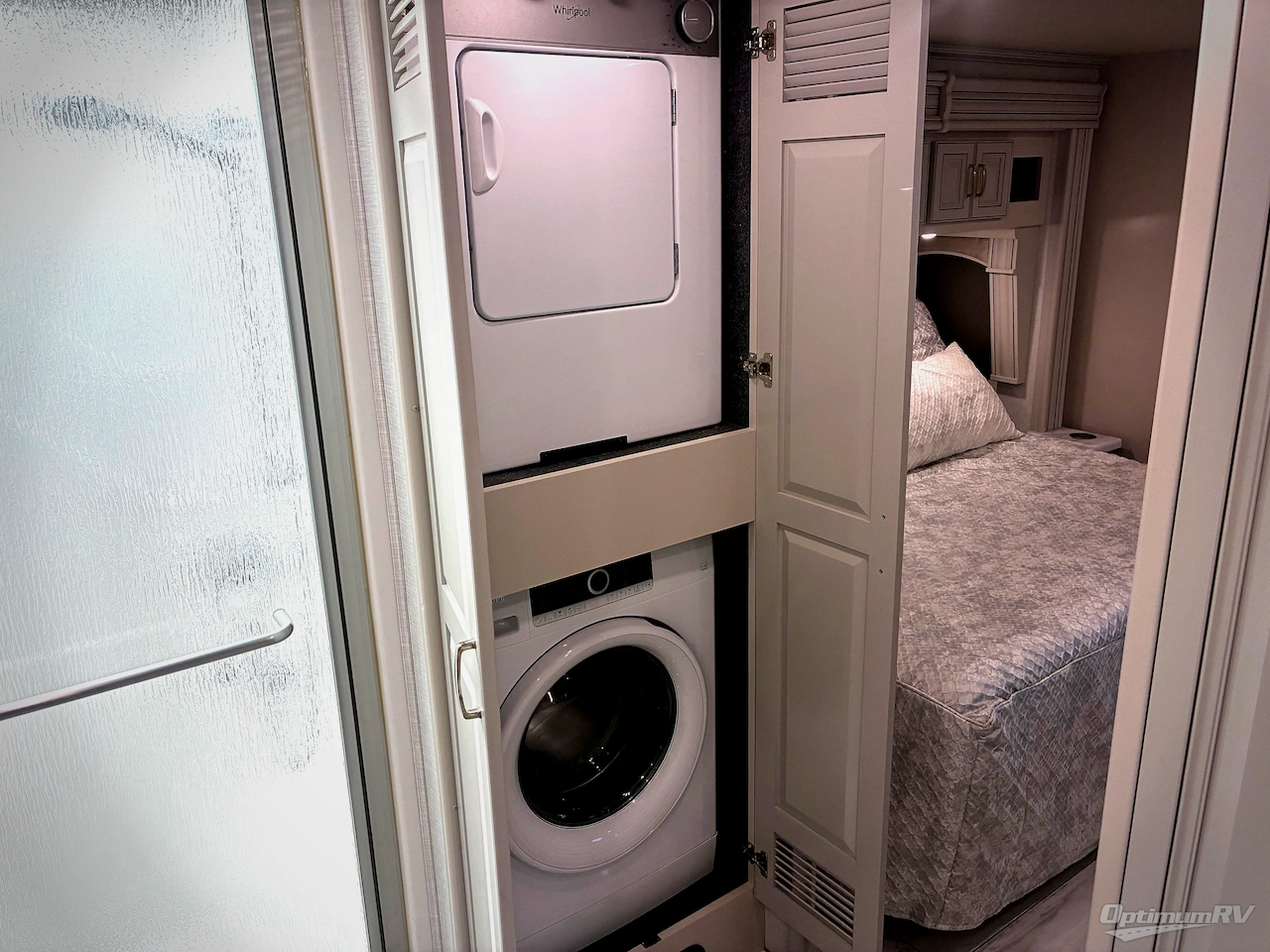 2024 Fleetwood Discovery 38W Photo 19