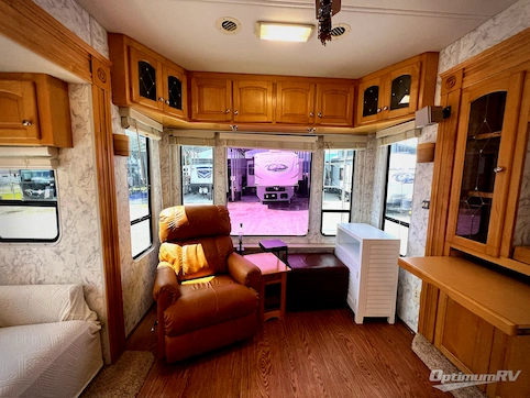 2004 Carriage Cameo 374 RV Photo 2