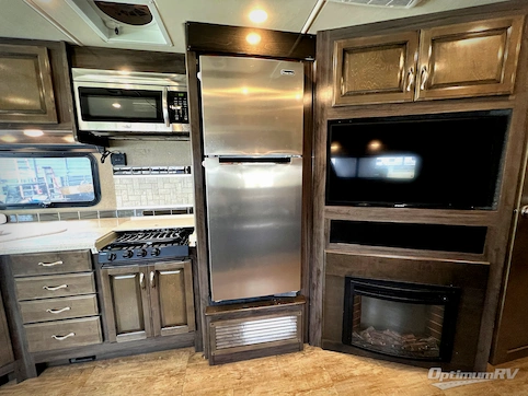 2018 Fleetwood Bounder 34S RV Photo 3