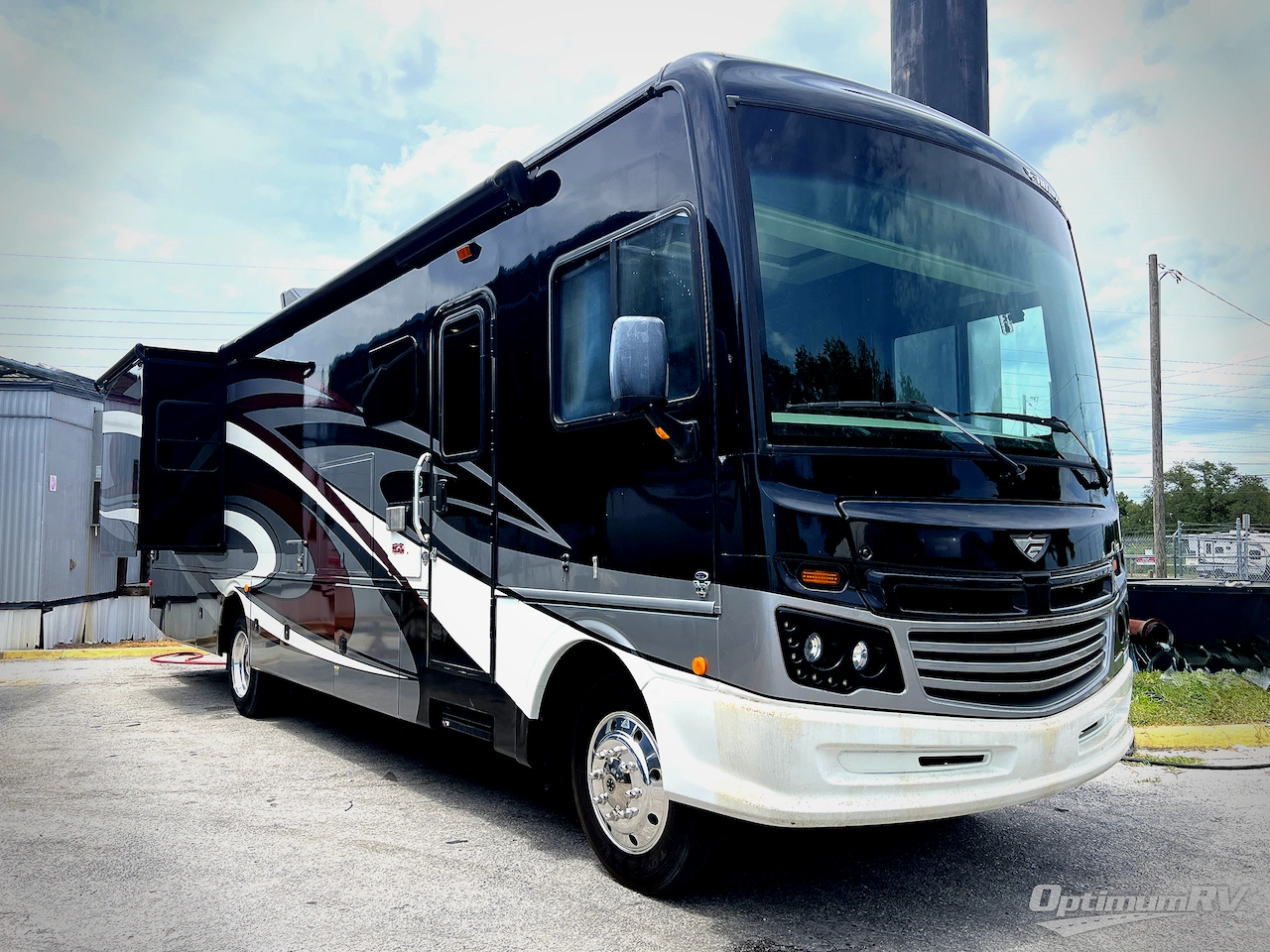 2018 Fleetwood Bounder 34S Photo 1