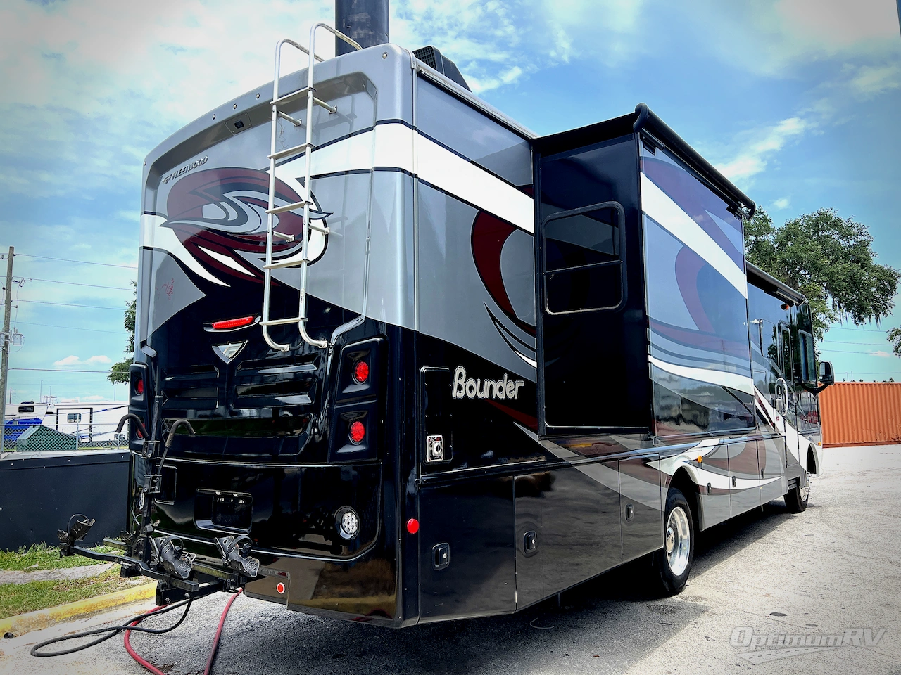 2018 Fleetwood Bounder 34S Photo 3