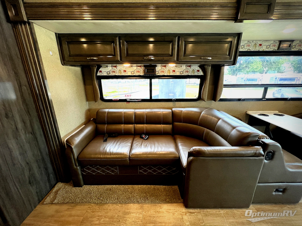 2018 Fleetwood Bounder 34S Photo 9