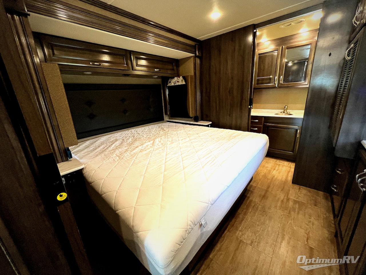 2018 Fleetwood Bounder 34S Photo 19