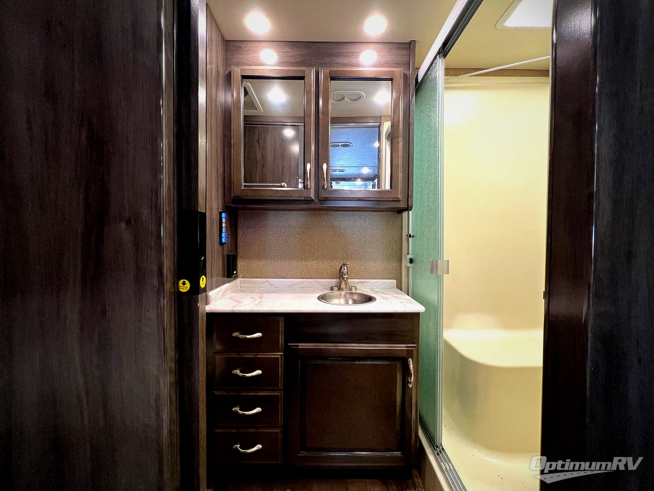 2018 Fleetwood Bounder 34S Photo 22