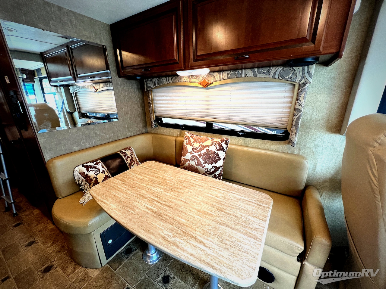 2015 Thor Hurricane 27K Photo 10