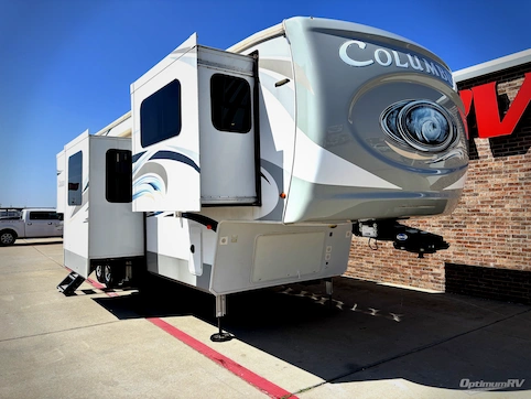 Used 2021 Palomino Columbus 389FLC Featured Photo