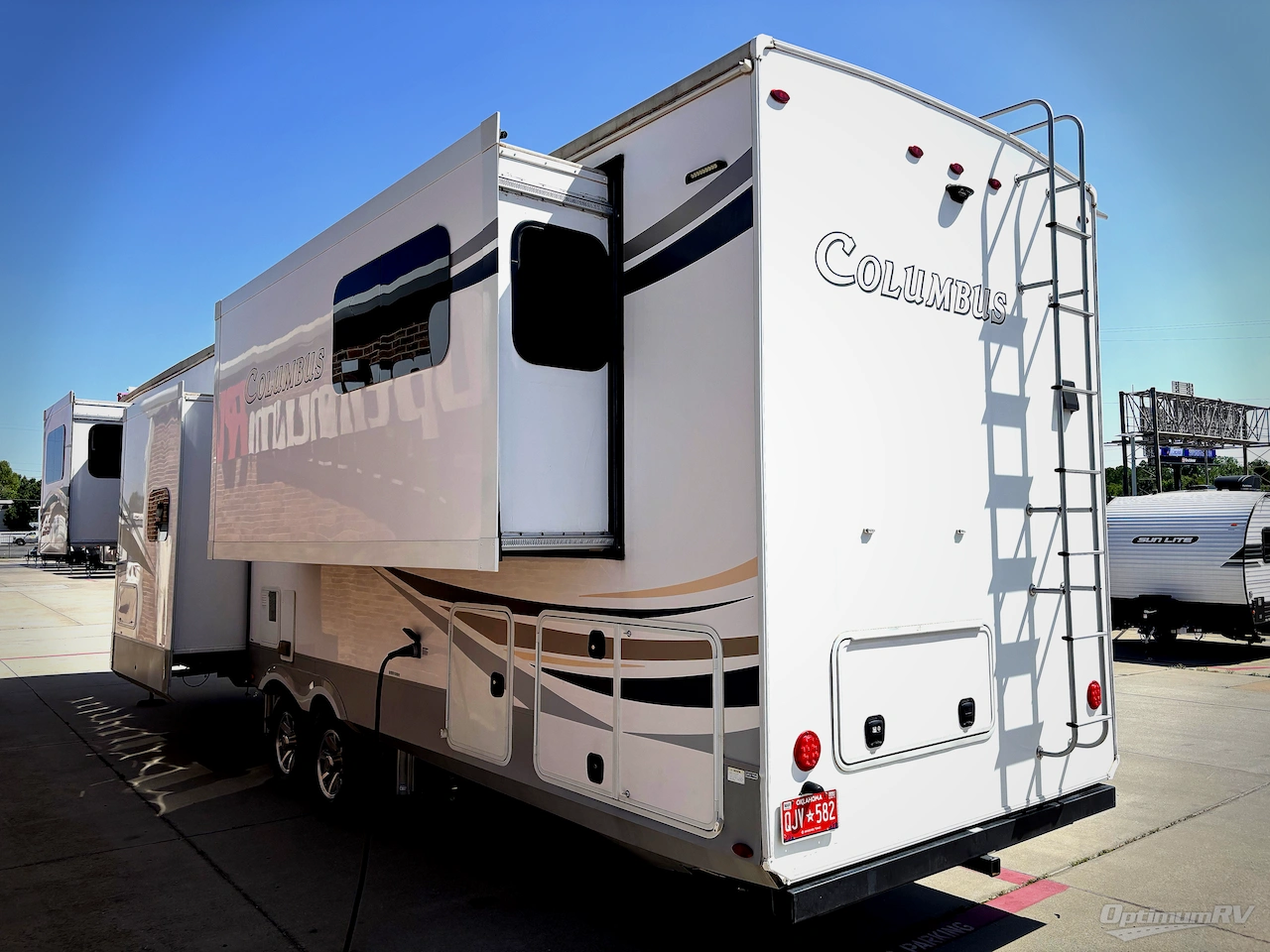 2021 Palomino Columbus 389FLC Photo 3