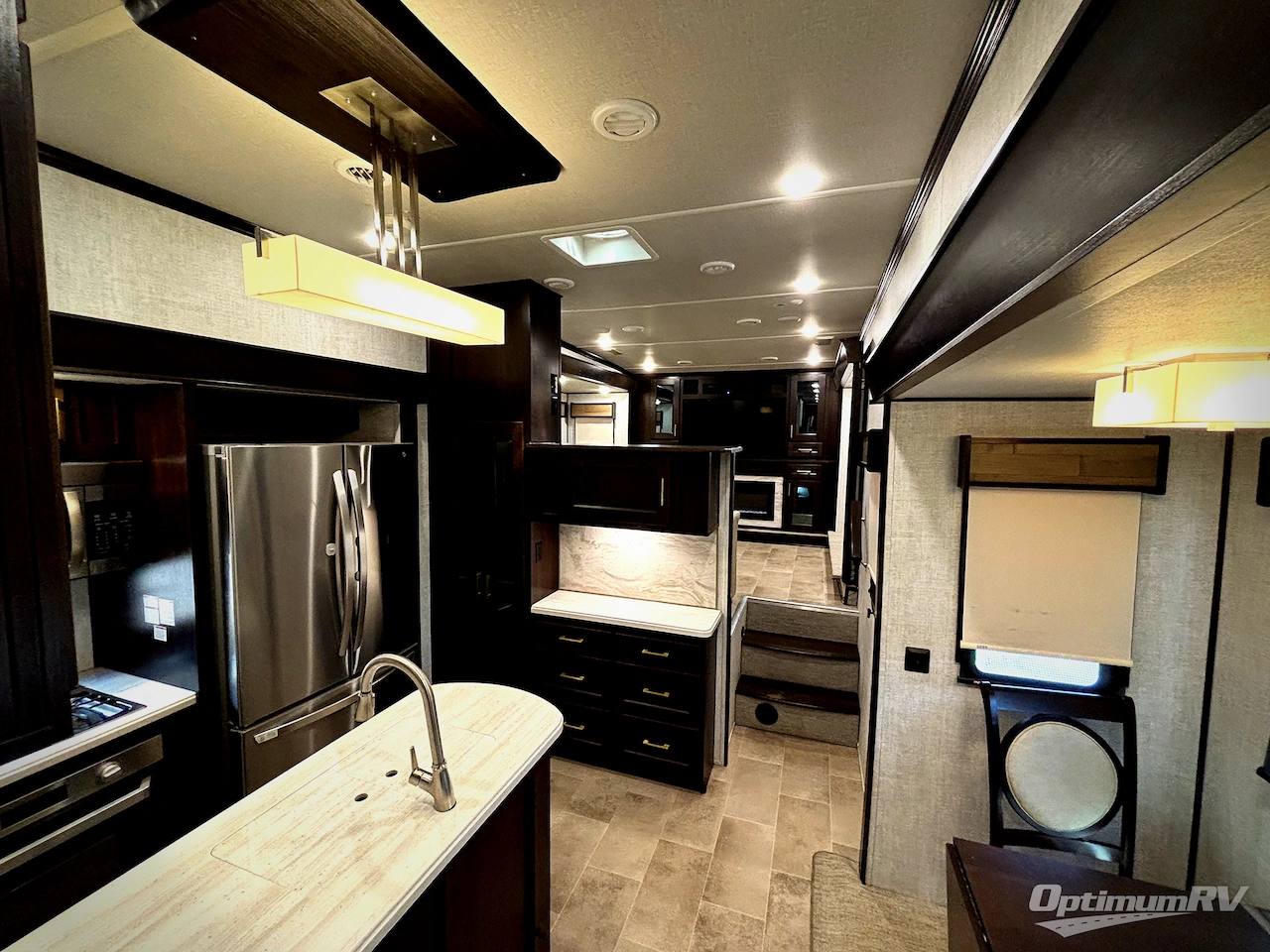 2021 Palomino Columbus 389FLC Photo 4