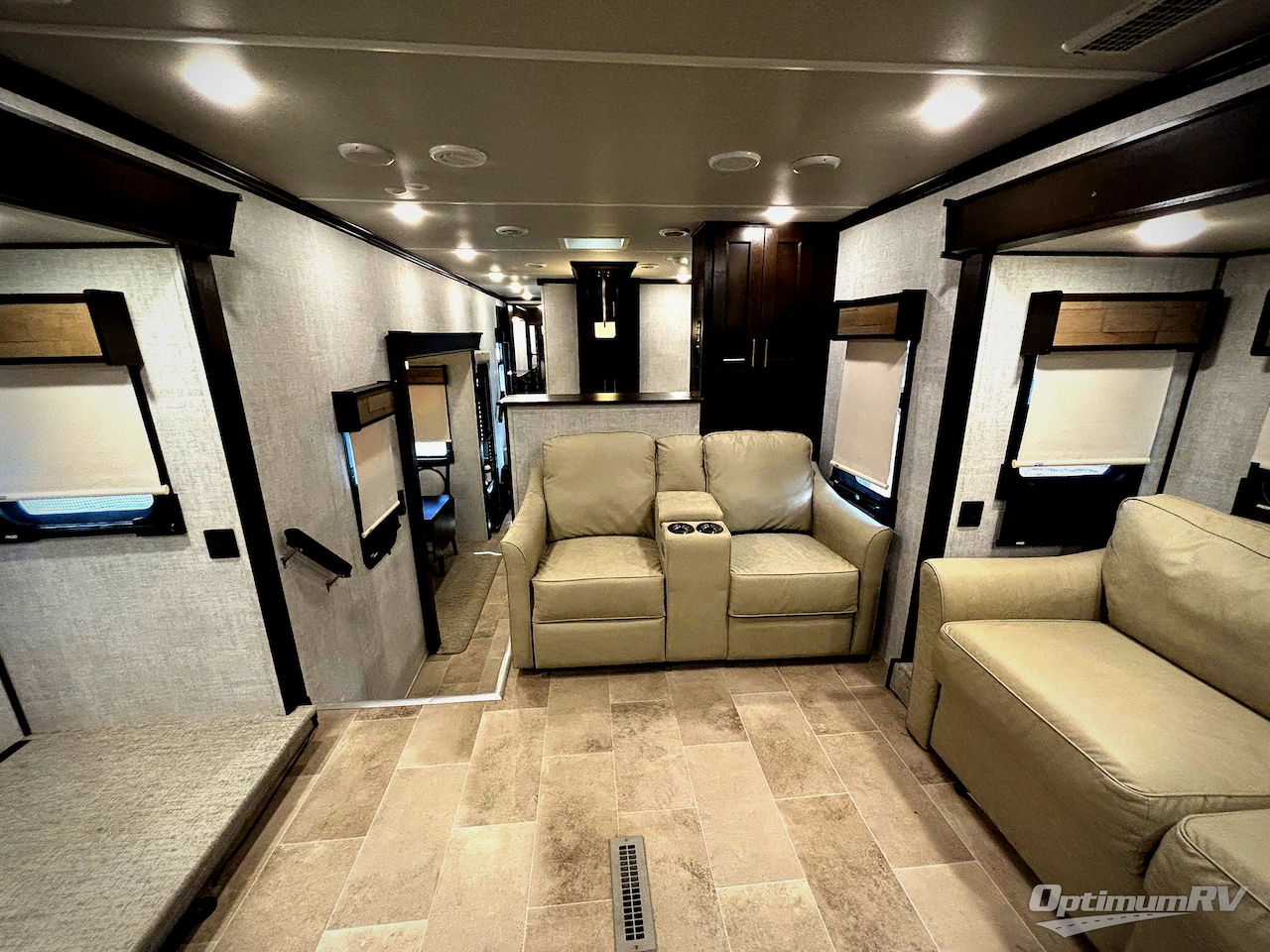 2021 Palomino Columbus 389FLC Photo 5