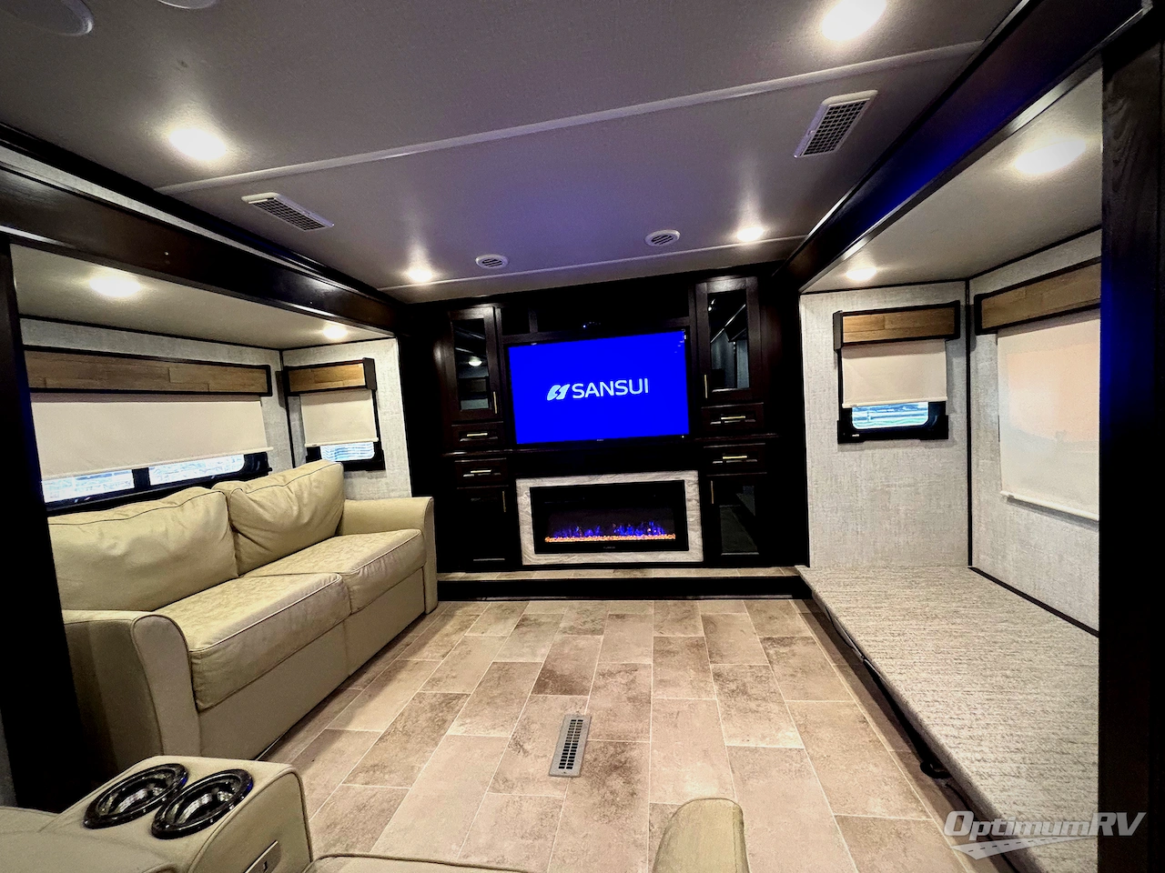 2021 Palomino Columbus 389FLC Photo 6