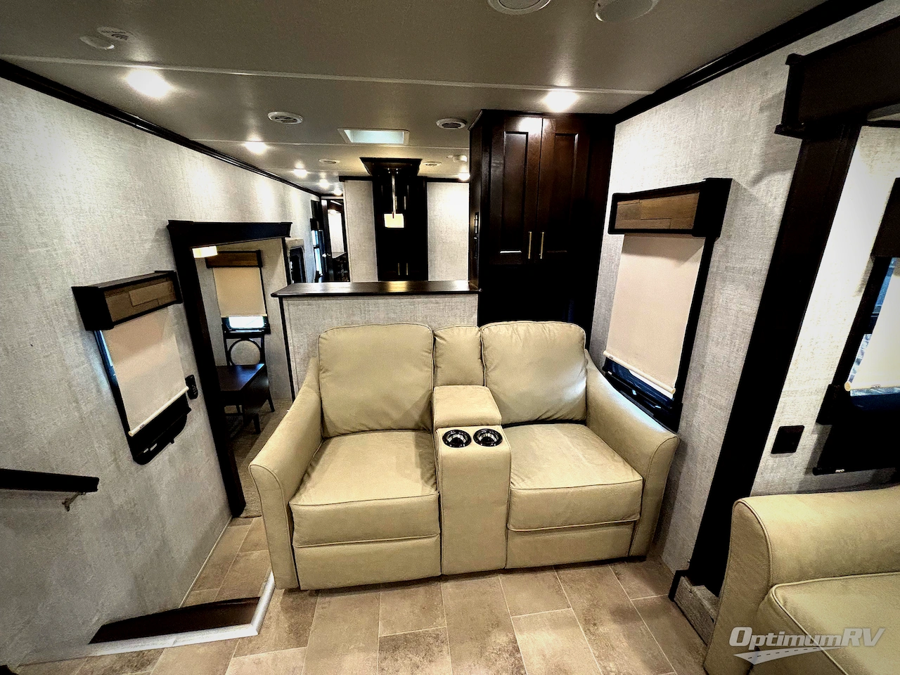 2021 Palomino Columbus 389FLC Photo 8