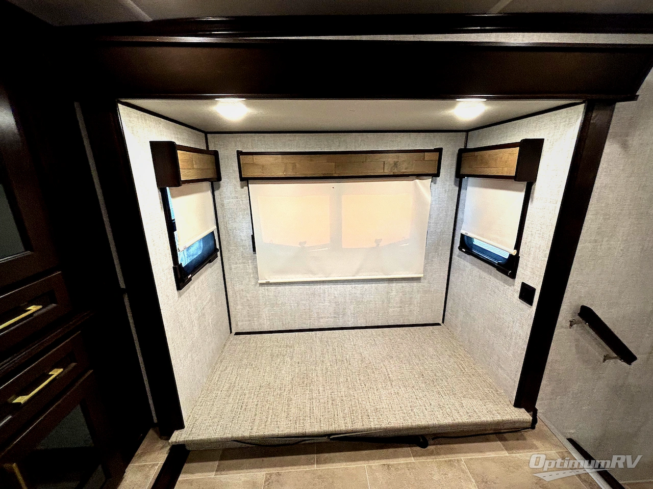 2021 Palomino Columbus 389FLC Photo 9