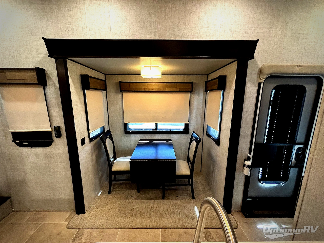 2021 Palomino Columbus 389FLC Photo 11