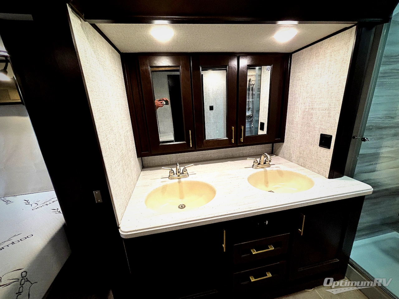 2021 Palomino Columbus 389FLC Photo 13