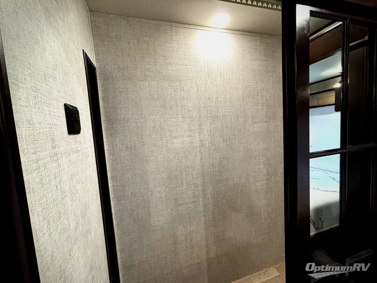 2021 Palomino Columbus 389FLC Photo 18