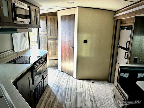 2019 Cruiser MPG 2120RB RV Photo 2