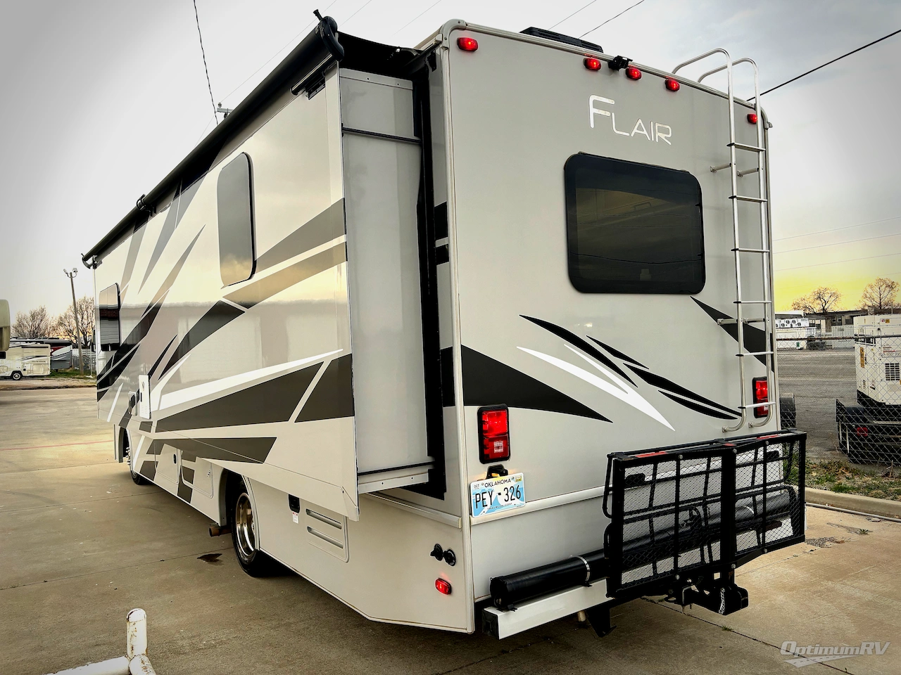 2023 Fleetwood Flair 29M Photo 3