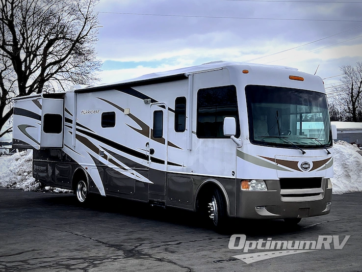 2011 Thor Hurricane 30Q RV Photo 1
