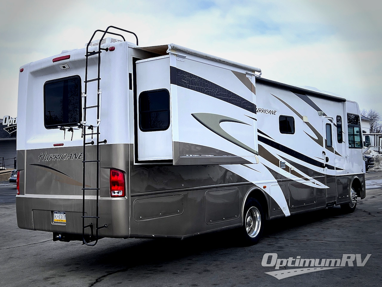 2011 Thor Hurricane 30Q Photo 2