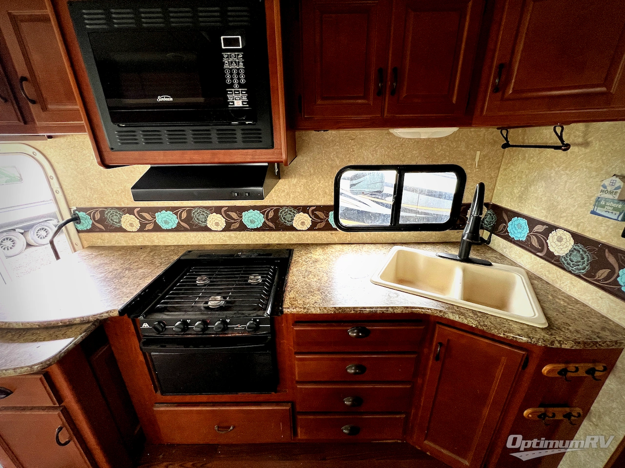 2011 Thor Hurricane 30Q Photo 6