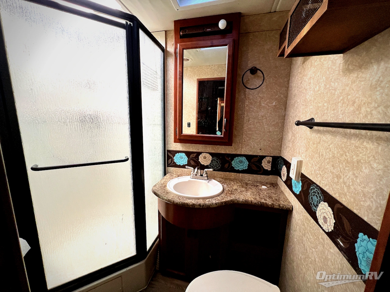 2011 Thor Hurricane 30Q Photo 8