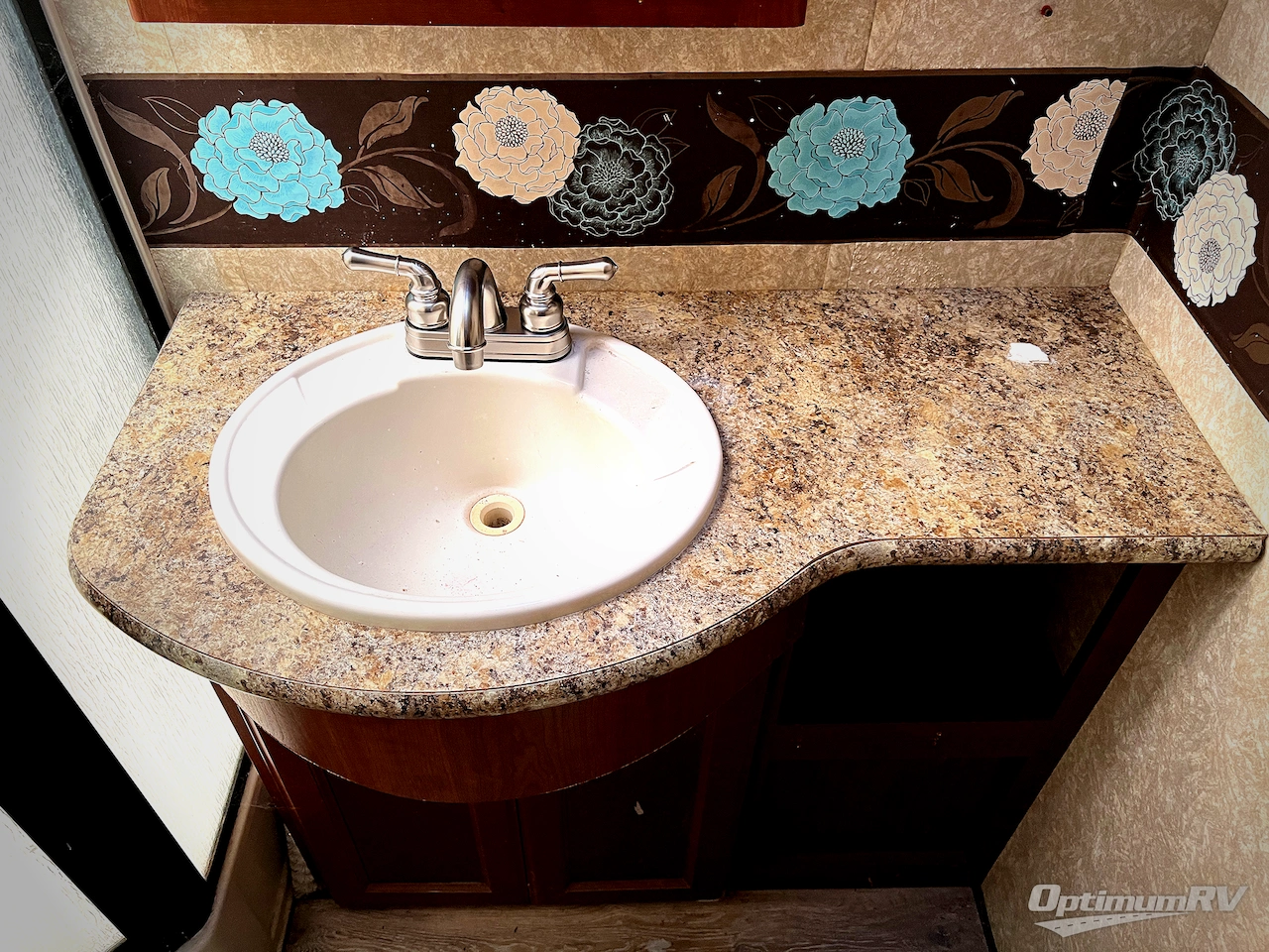 2011 Thor Hurricane 30Q Photo 9