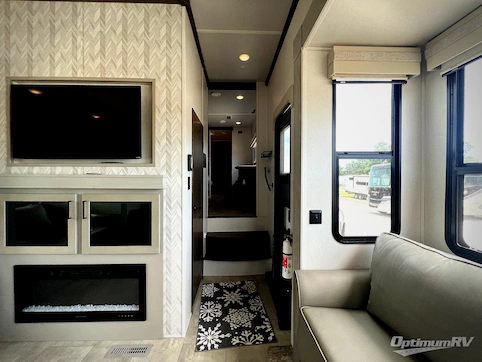 2023 Palomino Columbus 384RK RV Photo 3