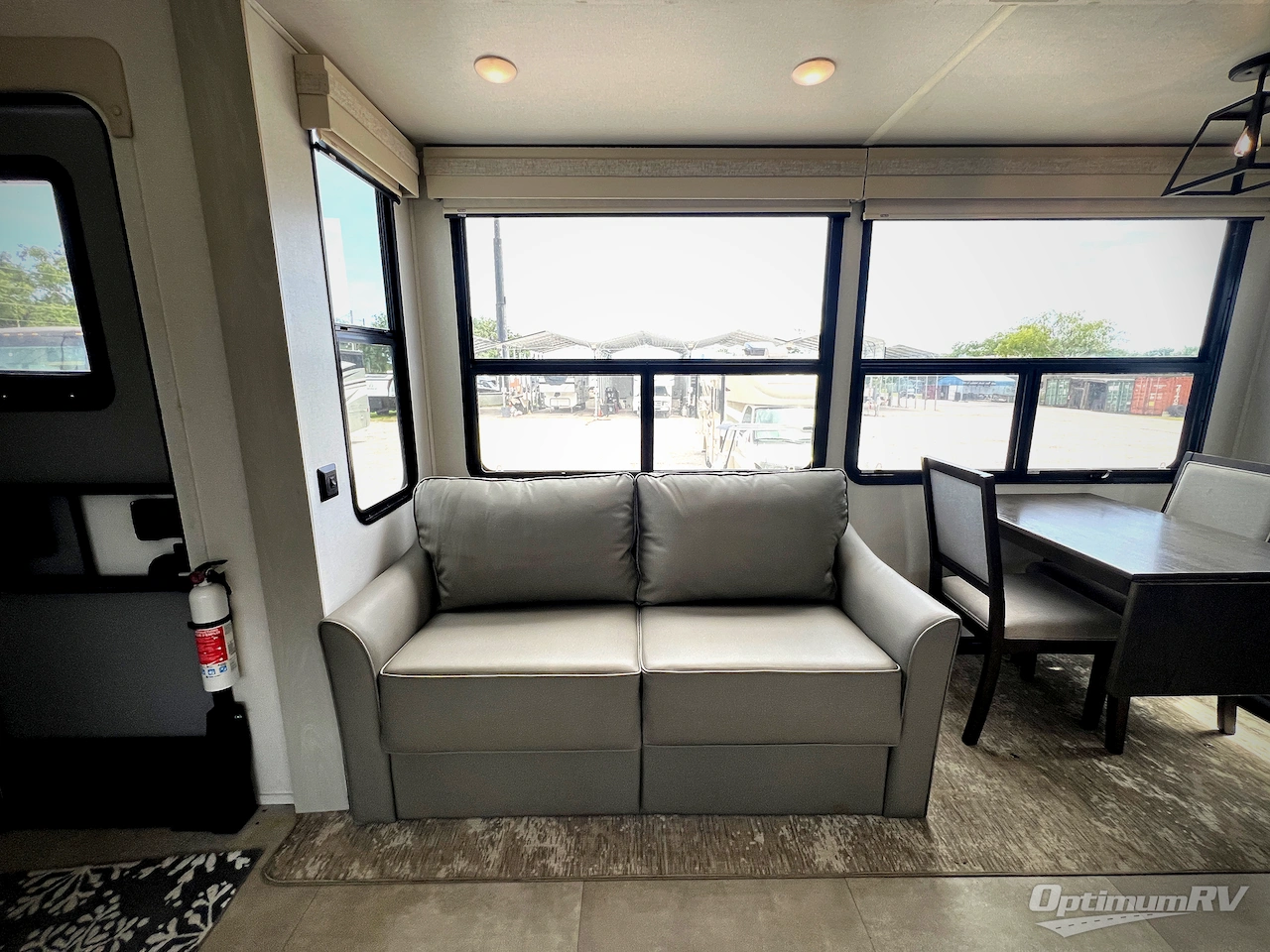 2023 Palomino Columbus 384RK Photo 8